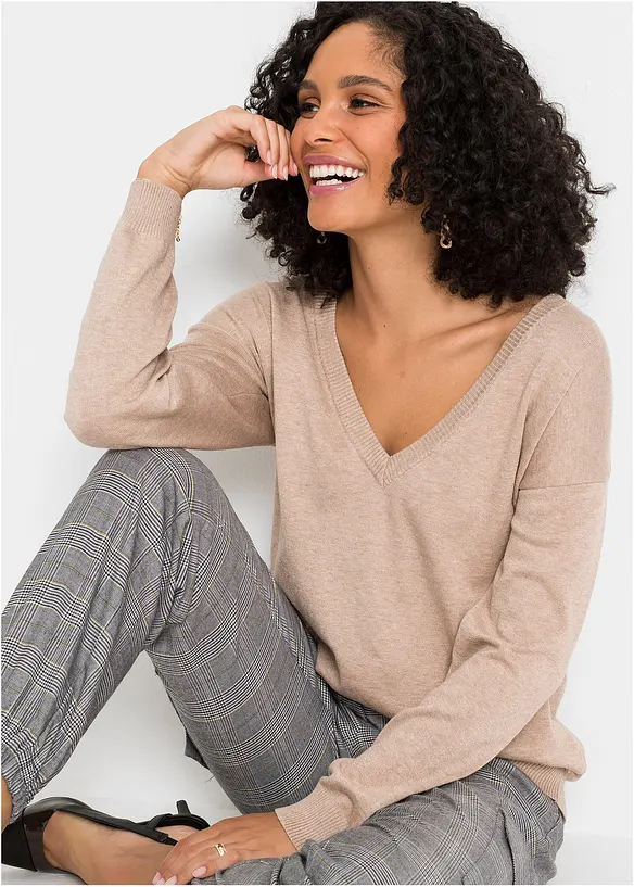 Oversize-Pullover aus Viskose- mix in beige von vorne (im Anschnitt) - bonprix
