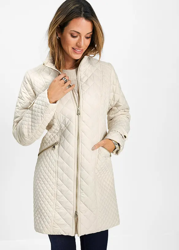 Steppmantel mit hohem Kragen in beige von vorne (Totalaufnahme) - bonprix
