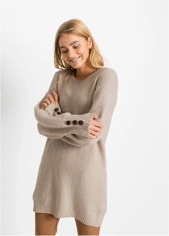 Longpullover mit Knöpfen in beige von vorne (im Anschnitt) - bonprix
