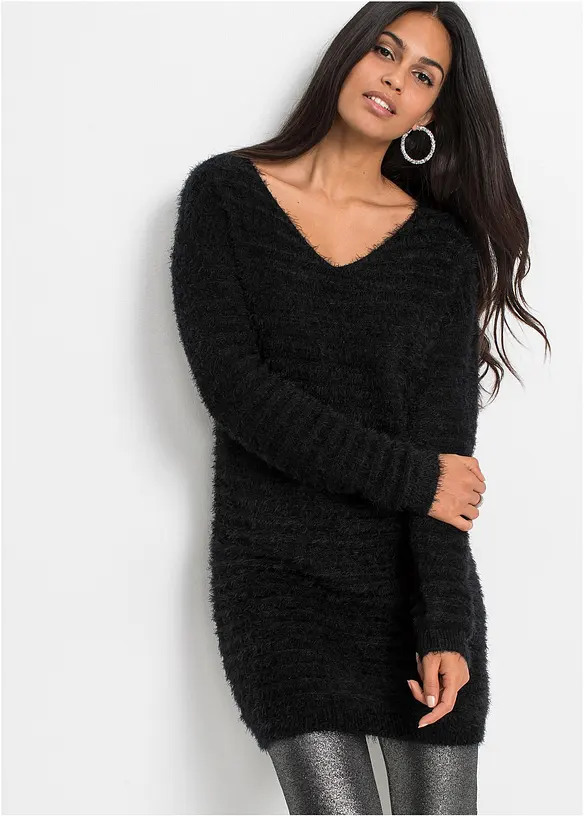 Flauschiger Long-Pullover in schwarz von vorne (im Anschnitt) - bonprix