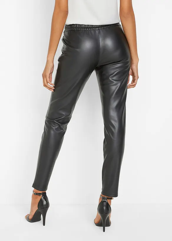 Lederimitat-Schlupfhose in schwarz von hinten - bonprix Lederimitat-Schlupfhose in schwarz von hinten - bonprix