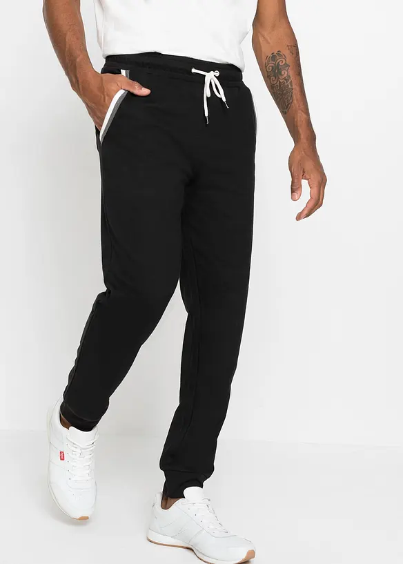 Regular Fit Jogginghose, Straight in schwarz von vorne - bonprix
