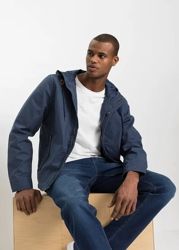 Übergangsjacke mit Kapuze in blau von vorne (im Anschnitt) - bonprix
