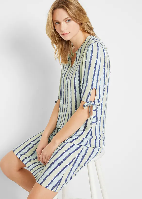 Shirtkleid in blau von vorne (Totalaufnahme) - bonprix
