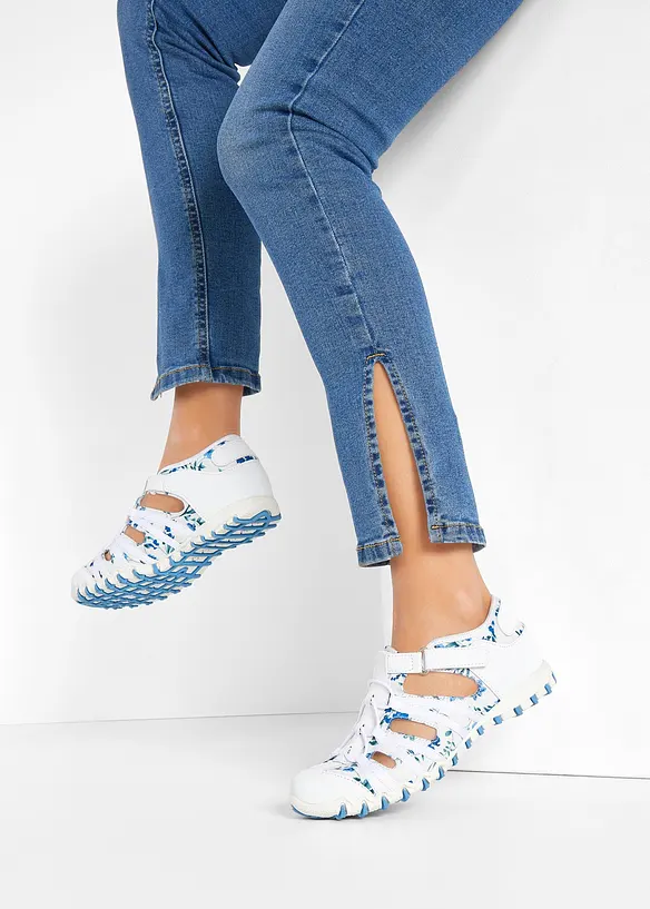 Slipper mit Profilsohle in weiß - bonprix