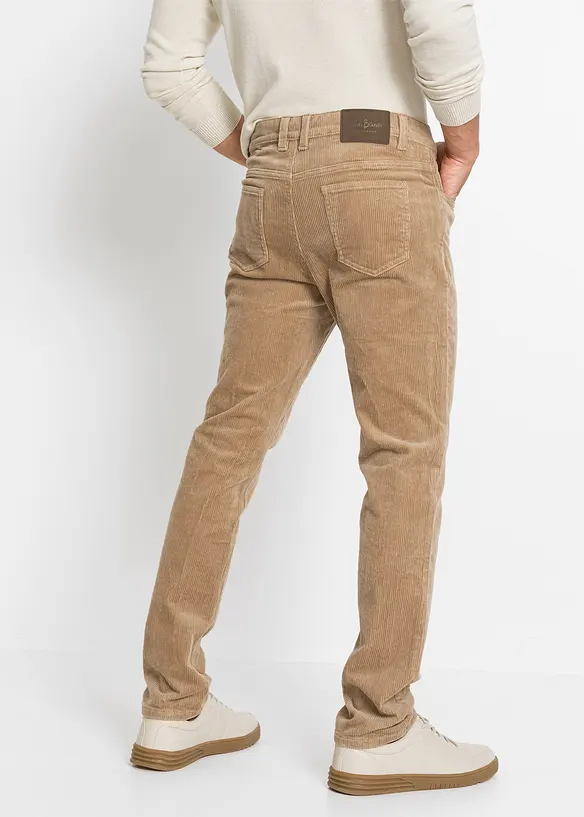 Slim-Fit Cordhose mit Komfortschnitt, Straight in braun von hinten - bonprix
