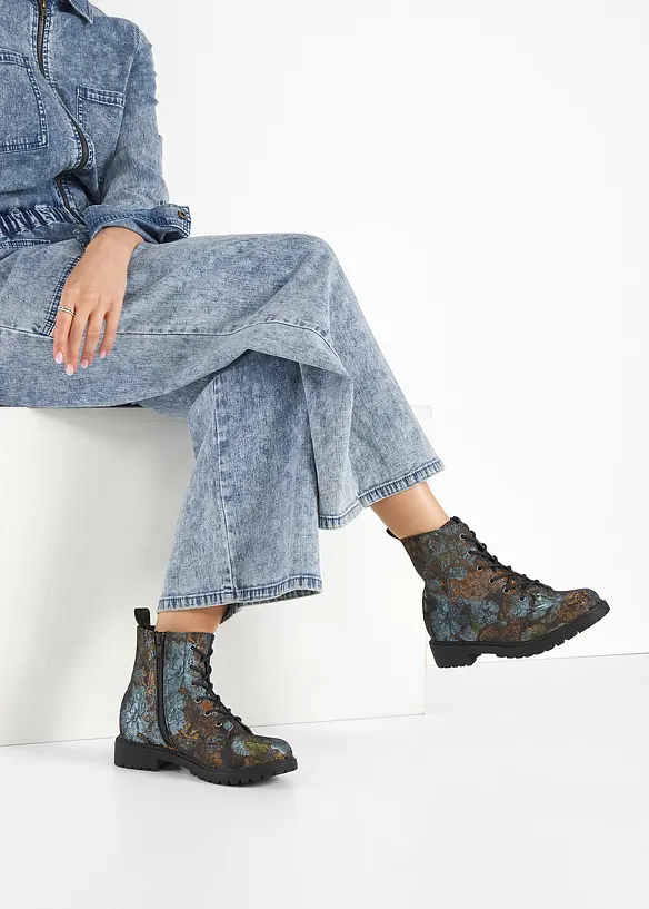 Schnürboots mit floralem Muster in grün - bonprix