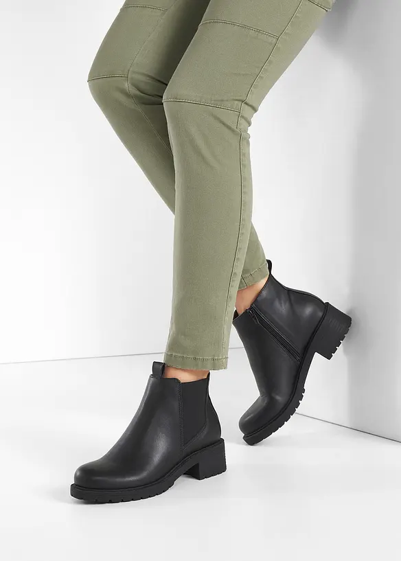 Chelsea-Boots mit Profilsohle in schwarz - bonprix
