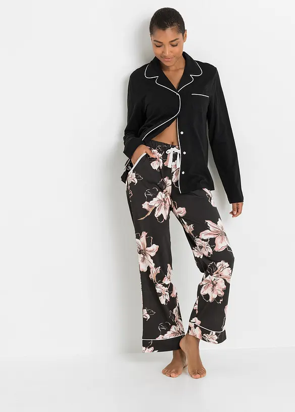 Pyjama mit Knopfleiste in schwarz von vorne (Totalaufnahme) - bonprix