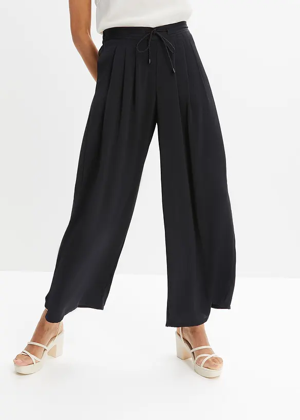 Culotte aus fließendem Satin in schwarz von vorne - bonprix