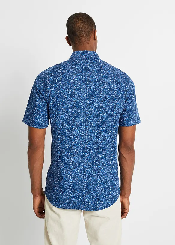 Kurzarmhemd aus Baumwoll-Popeline in Regular Fit in blau von hinten (im Anschnitt) - bonprix
