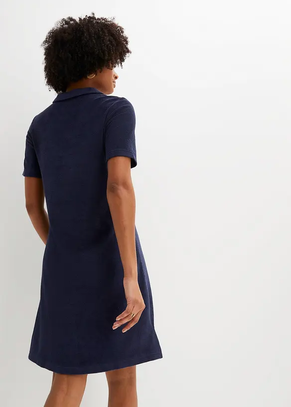 Knieumspielendes Frottee-Kleid mit Polokragen in blau von hinten (Totalaufnahme) - bonprix Knieumspielendes Frottee-Kleid mit Polokragen in blau von hinten (Totalaufnahme) - bonprix