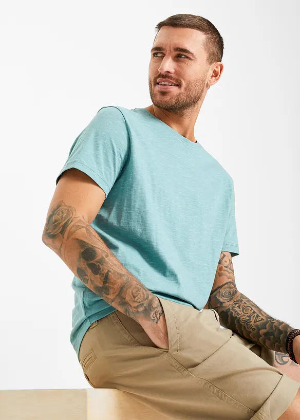T-Shirt in blau von vorne (im Anschnitt) - bonprix