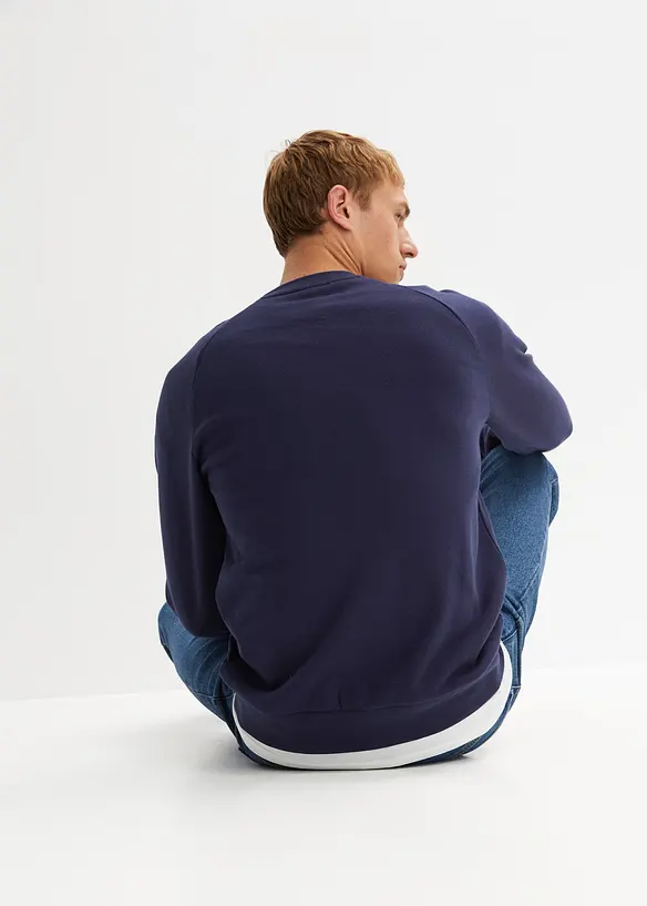 Sweatshirt aus weichem Baumwoll-Mix in blau von hinten (im Anschnitt) - bonprix