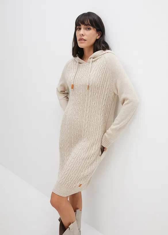 Kapuzen-Strickkleid mit Zopfmuster in beige von vorne (Totalaufnahme) - bonprix