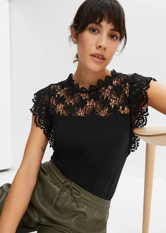 Shirt aus elastischem Baumwoll-Mix in schwarz von vorne (im Anschnitt) - bonprix Shirt aus elastischem Baumwoll-Mix in schwarz von vorne (im Anschnitt) - bonprix