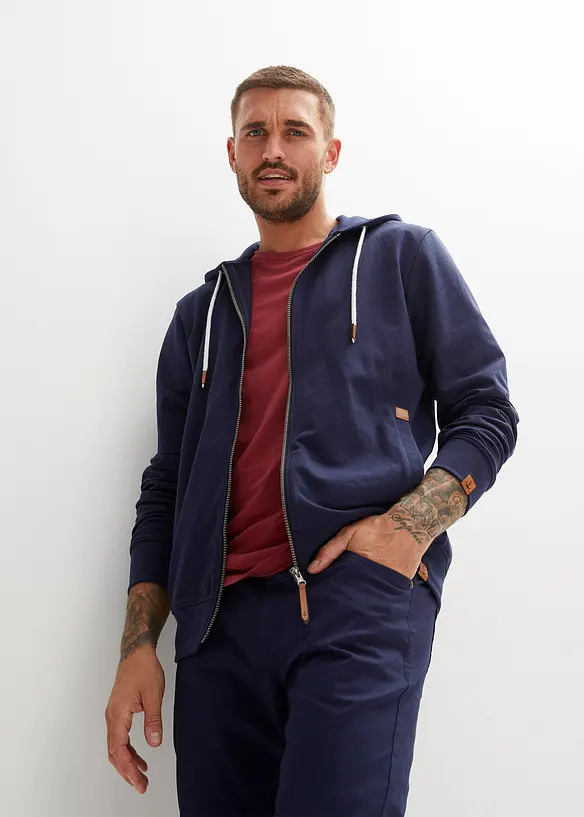 Kapuzen-Sweatjacke mit Lederimitat-Details in blau von vorne (im Anschnitt) - bonprix