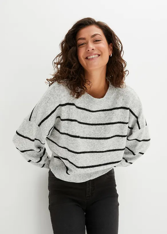 Gestreifter Pullover im Oversized-Fit in grau von vorne (im Anschnitt) - bonprix