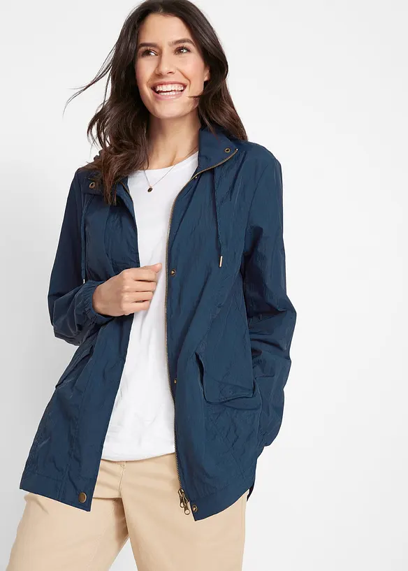 Sehr leichte Übergangsjacke mit Kapuze in blau von vorne (im Anschnitt) - bonprix