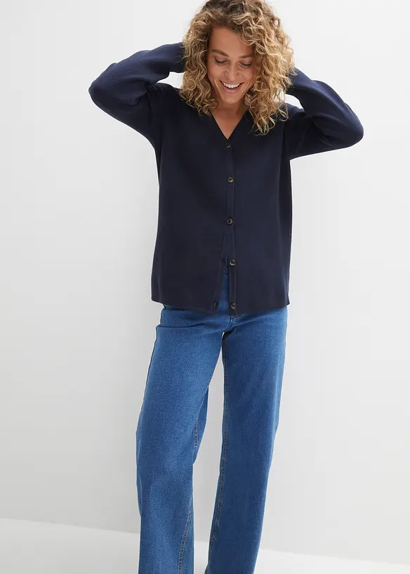 Feinstrickjacke in blau von vorne (im Anschnitt) - bonprix Feinstrickjacke in blau von vorne (im Anschnitt) - bonprix