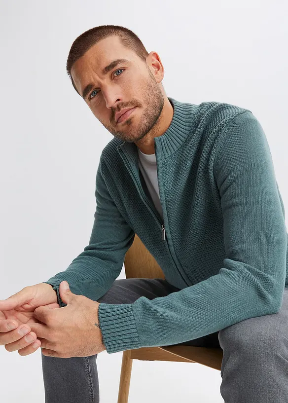 Feinstrickjacke aus reiner Baumwolle in grün von vorne (im Anschnitt) - bonprix