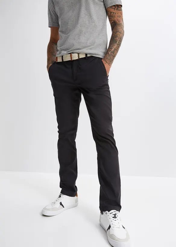Regular Fit Chinohose mit Dehnbund und Gürtel, Straight in schwarz von vorne - bonprix
