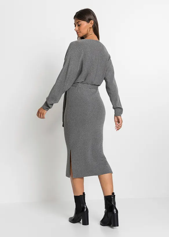 Strickkleid aus fließendem Viskose-Mix in grau von hinten (Totalaufnahme) - bonprix Strickkleid aus fließendem Viskose-Mix in grau von hinten (Totalaufnahme) - bonprix