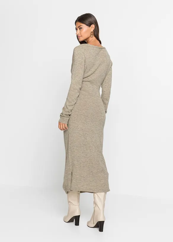 Midi-Strickkleid in beige von hinten (Totalaufnahme) - bonprix