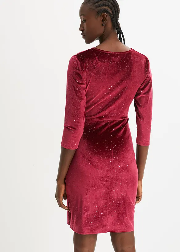 Kleid aus Glitzersamt in Wickeloptik in rot von hinten (Totalaufnahme) - bonprix