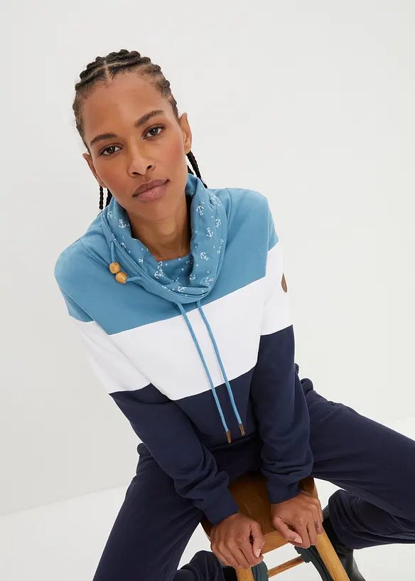 Sweatshirt mit bedrucktem Kragen aus reiner Baumwolle in blau von vorne (im Anschnitt) - bonprix Sweatshirt mit bedrucktem Kragen aus reiner Baumwolle in blau von vorne (im Anschnitt) - bonprix
