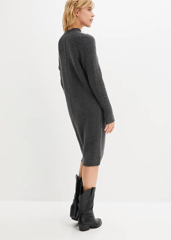 Strickkleid mit Vokuhila-Saum in grau von hinten (Totalaufnahme) - bonprix Strickkleid mit Vokuhila-Saum in grau von hinten (Totalaufnahme) - bonprix