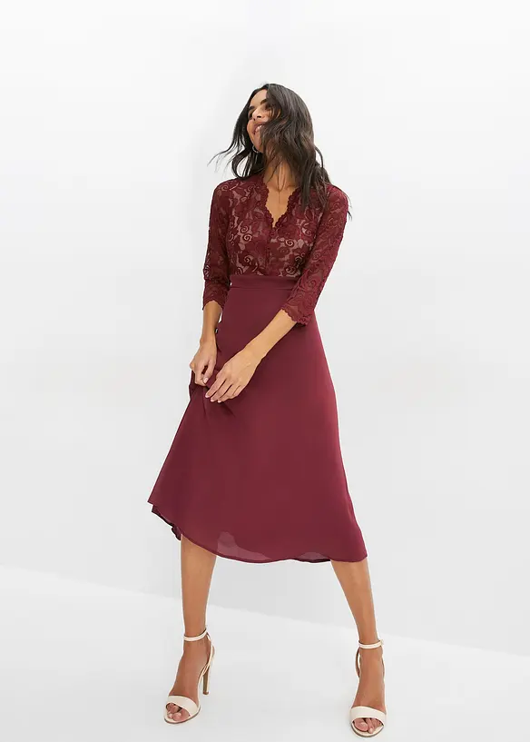 Chiffonkleid mit Spitze in rot von vorne (Totalaufnahme) - bonprix Chiffonkleid mit Spitze in rot von vorne (Totalaufnahme) - bonprix