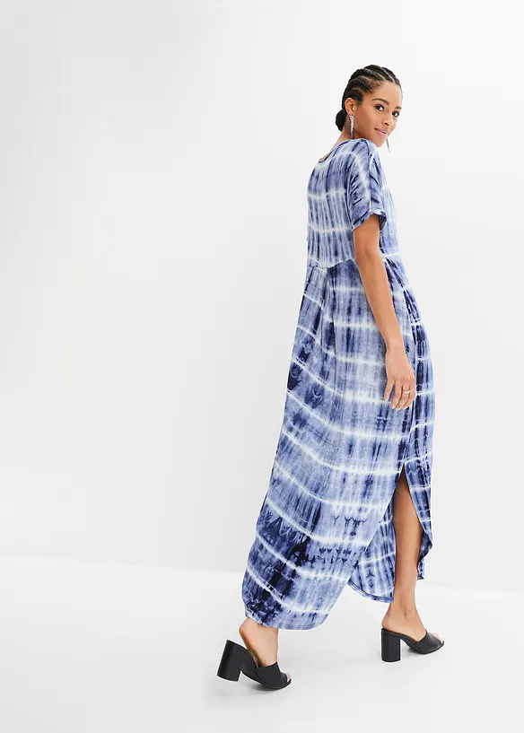 Maxikleid aus fließender Viskose in blau von vorne (Totalaufnahme) - bonprix