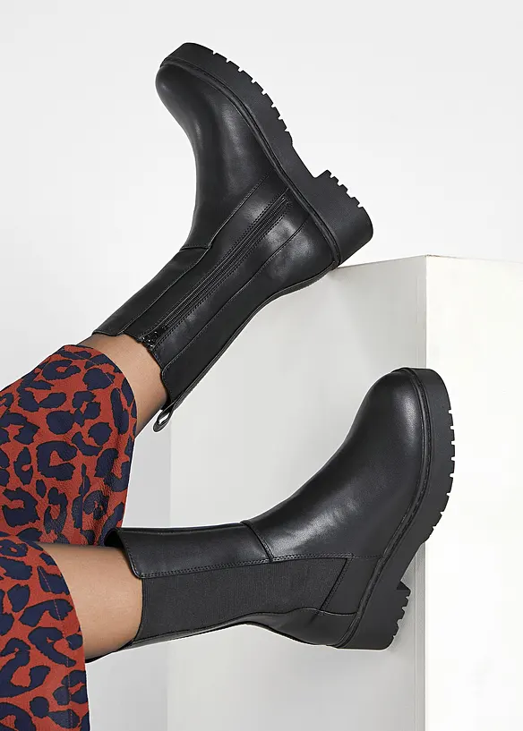Stiefel in schwarz - bonprix