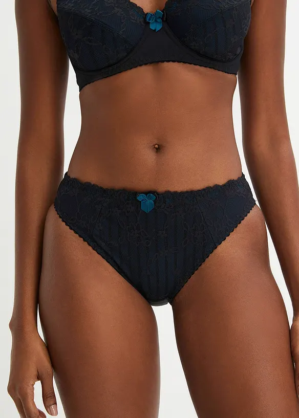Slip mit zarter Spitze in schwarz von vorne - bonprix
