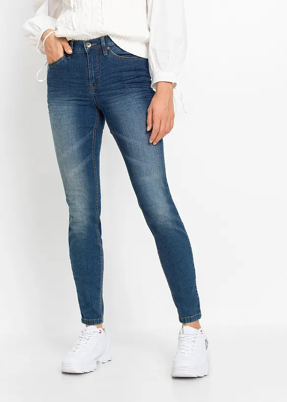 Skinny-Jeans, Mid Waist, cropped in blau von vorne - bonprix