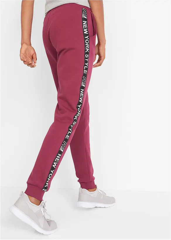 Sweathose mit Bündchen und Statement-Druck in rot von hinten - bonprix Sweathose mit Bündchen und Statement-Druck in rot von hinten - bonprix