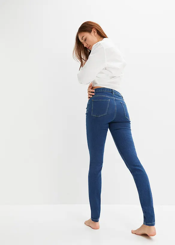 Skinny Jeans Mid Waist, Stretch in blau von hinten - bonprix