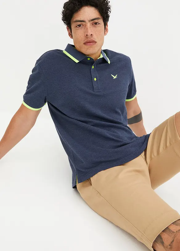 Poloshirt aus robustem Piqué in blau von vorne (im Anschnitt) - bonprix Poloshirt aus robustem Piqué in blau von vorne (im Anschnitt) - bonprix