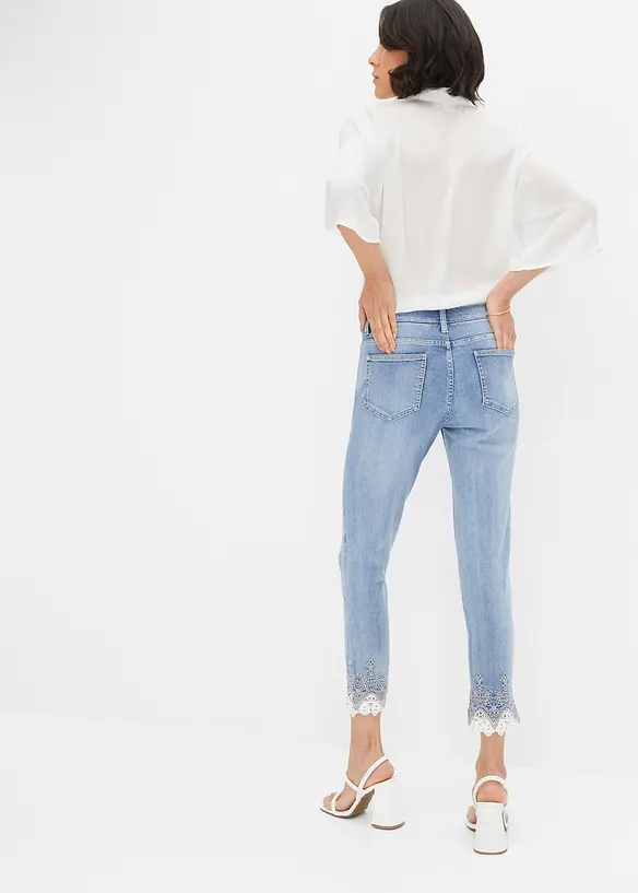 Skinny-Jeans mit Spitze, cropped in blau von hinten - bonprix Skinny-Jeans mit Spitze, cropped in blau von hinten - bonprix