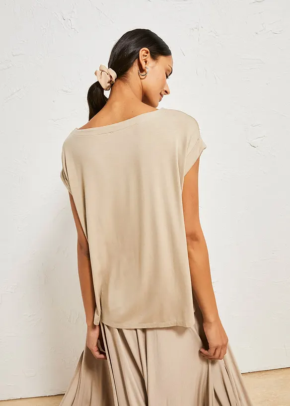 Oversize-Shirt aus fließender Viskose in beige von hinten (im Anschnitt) - bonprix