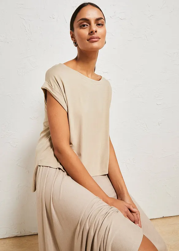 Oversize-Shirt aus fließender Viskose in beige von vorne (im Anschnitt) - bonprix