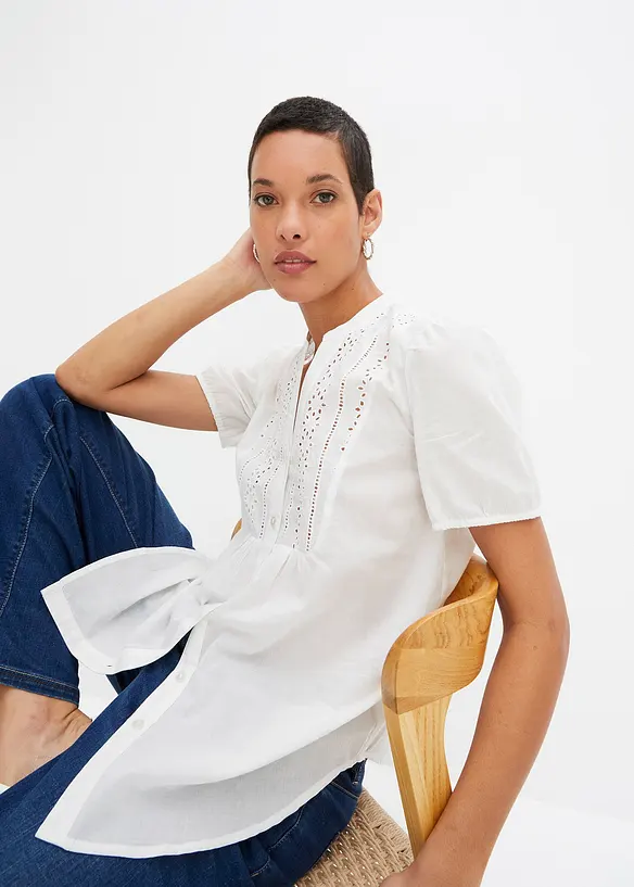 Bluse mit Lochstickerei in weiß von vorne (im Anschnitt) - bonprix Bluse mit Lochstickerei in weiß von vorne (im Anschnitt) - bonprix