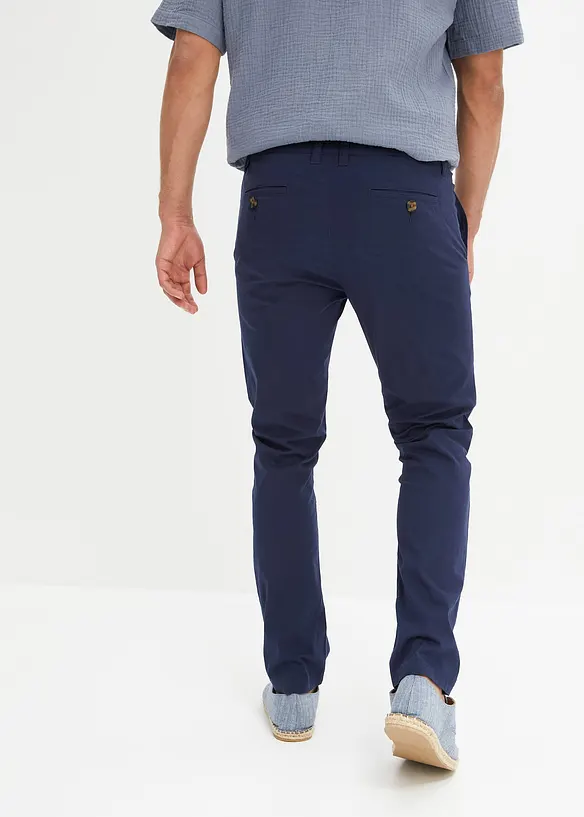 Regular Fit Chinohose aus leichter Papertouch-Qualität, Straight in blau von hinten - bonprix