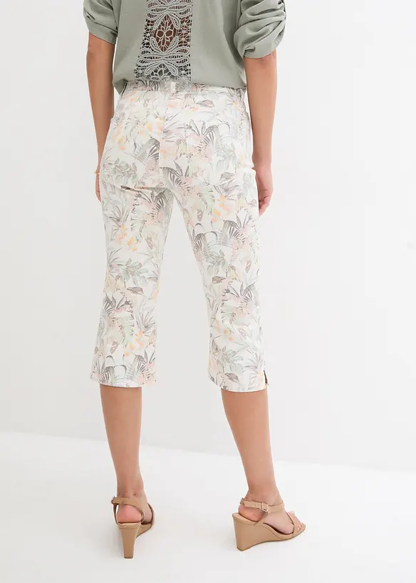 Capri-Hose in weiß von hinten - bonprix