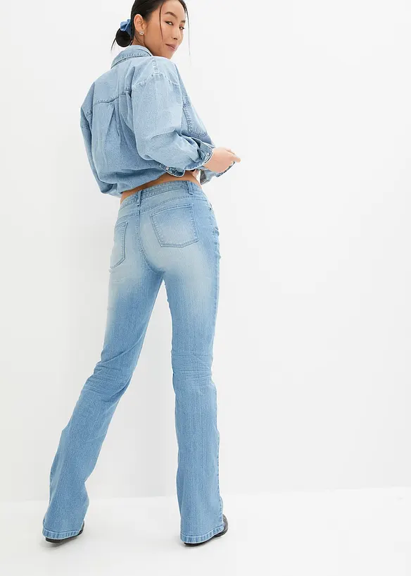 Bootcut-Jeans in blau von hinten - bonprix