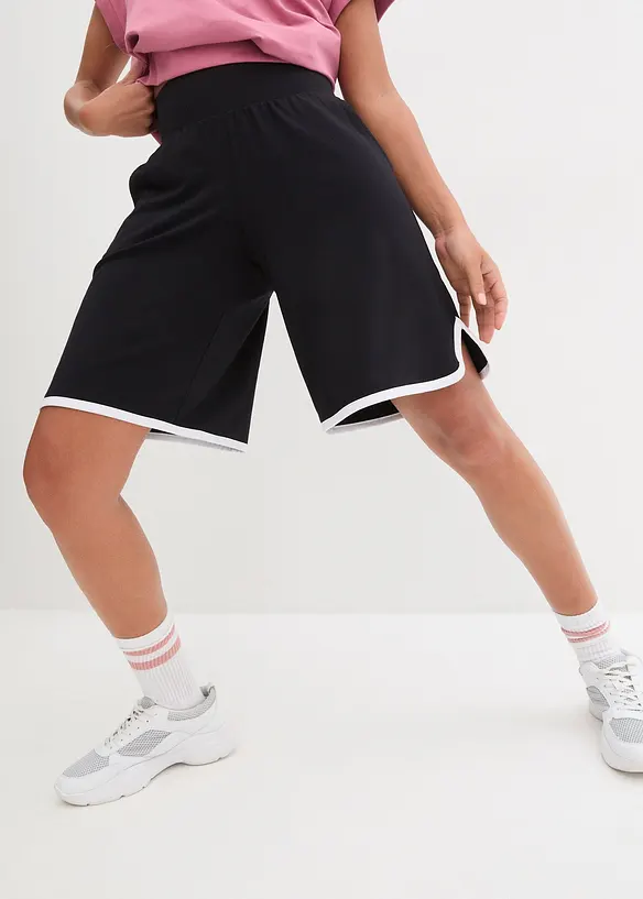 Bermuda Sporthose, schnelltrocknend in schwarz von vorne - bonprix