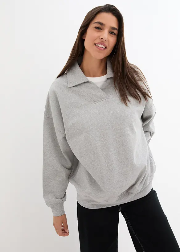 Oversize-Sweatshirt mit V-Ausschnitt und Polokragen in grau von vorne (im Anschnitt) - bonprix