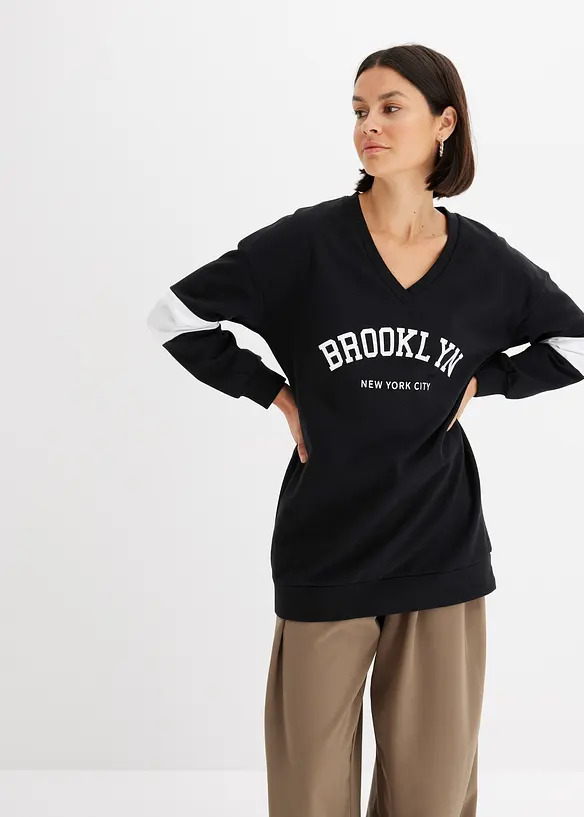 Oversize-Sweatshirt aus Baumwoll-Mix in schwarz von vorne (im Anschnitt) - bonprix