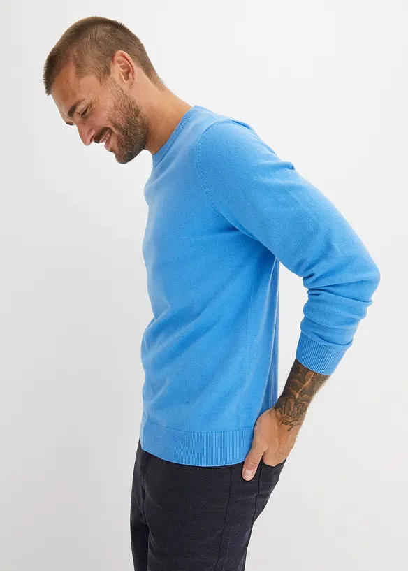 Feinstrickpullover in Regular Fit in blau von vorne (im Anschnitt) - bonprix